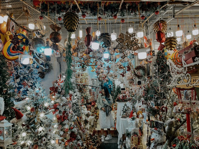 Bật công tắc sống ảo: Gợi ý những cây thông Noel hot nhất 2022 tại Hà Nội - Ảnh 4.