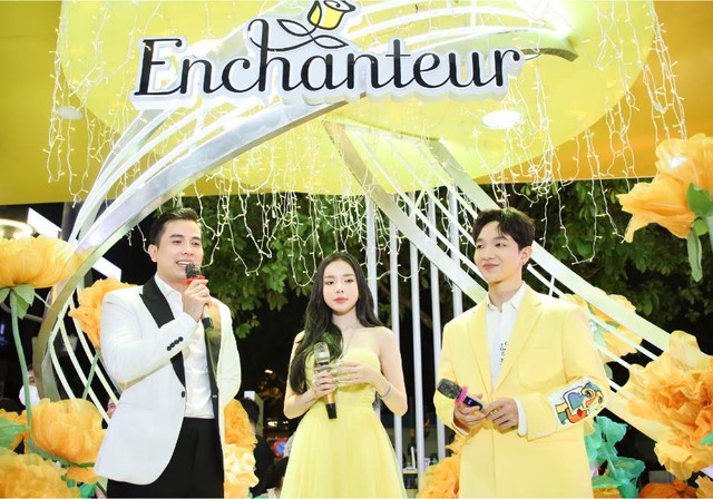 Hóa nàng thơ cùng Ly Ly và Hoàng Dũng tại khu vườn chuẩn Pháp của Enchanteur - Ảnh 2.