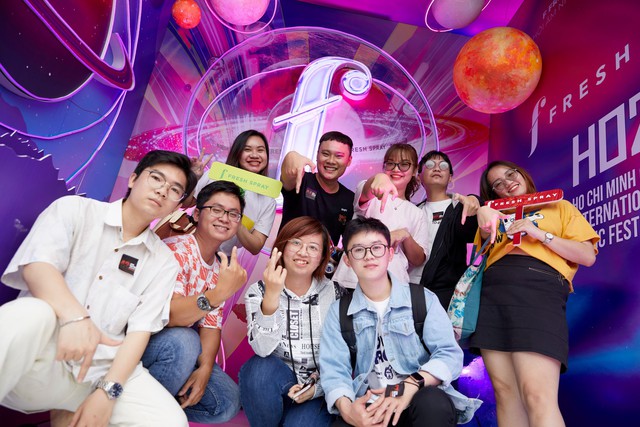 Nước hoa của bộ 3 Gil L&ecirc; - Đinh Hương - Kye Nguyễn g&acirc;y ấn tượng trong chuỗi hoạt động tại Phố đi bộ - Ảnh 2.