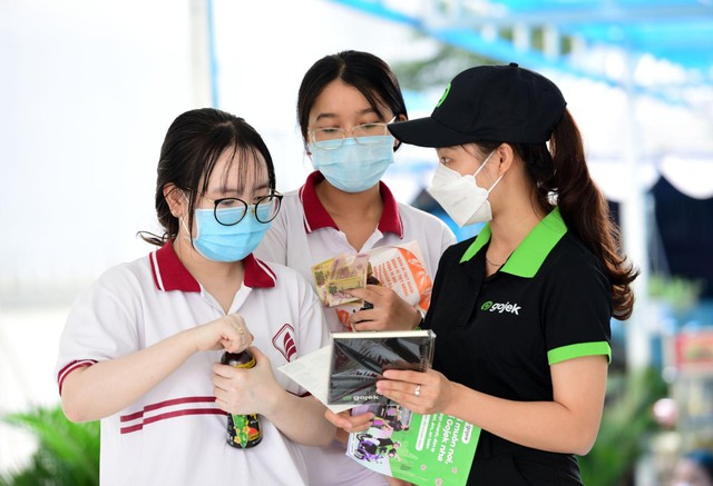 Gojek đồng h&agrave;nh c&ugrave;ng t&acirc;n sinh vi&ecirc;n tr&ecirc;n mọi nẻo đường - Ảnh 2.
