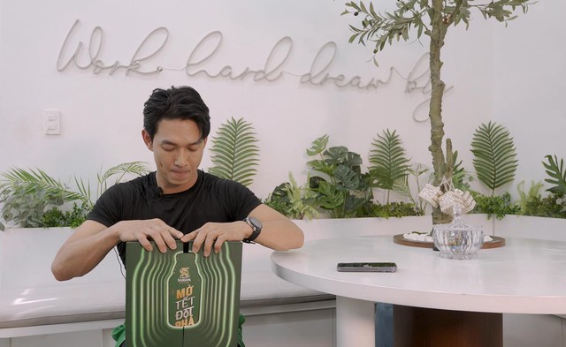 4 cặp bạn th&acirc;n trong l&agrave;ng giải tr&iacute; Việt tặng g&igrave; cho nhau trong dịp đầu năm? - Ảnh 3.