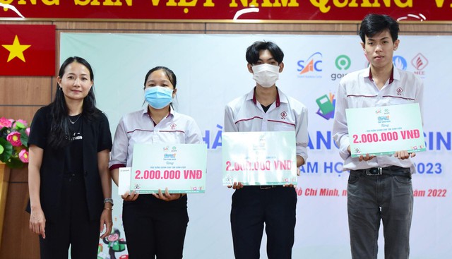 Gojek đồng h&agrave;nh c&ugrave;ng t&acirc;n sinh vi&ecirc;n tr&ecirc;n mọi nẻo đường - Ảnh 3.