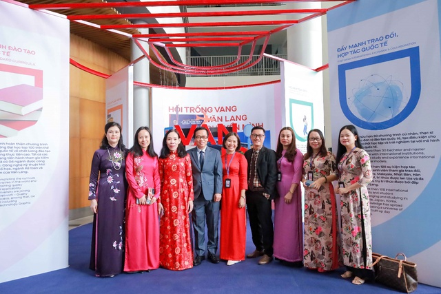 Trường Đại học Văn Lang công bố định vị thương hiệu mới: Đại học Việt Nam chuẩn quốc tế - Ảnh 2.