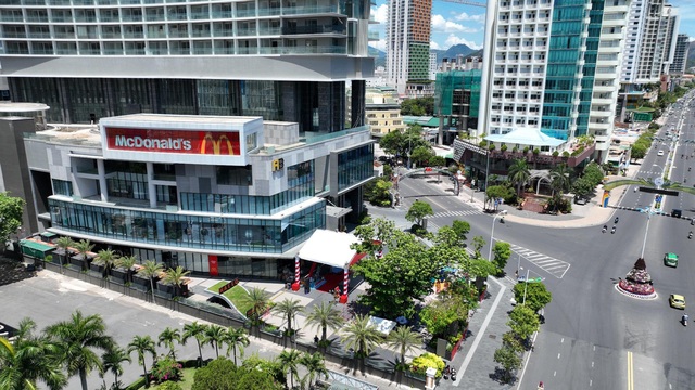 Khai trương cửa hàng McDonald’s đầu tiên tại Nha Trang - Ảnh 1.