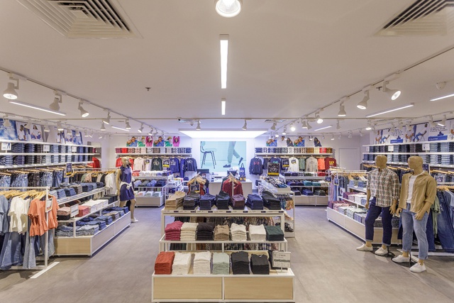 GAP khai trương cửa hàng tại TTTM Saigon Centre qua hợp tác nhượng quyền với ACFC - nhà phân phối bản lẻ thời trang quốc tế - Ảnh 2.