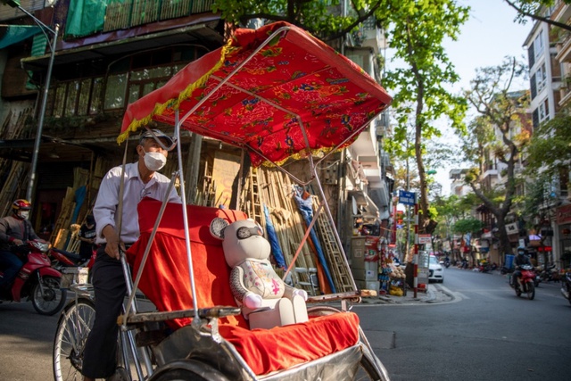 Cùng Be@rbrick “check-in” Hà Nội - Sài Gòn - Ảnh 2.