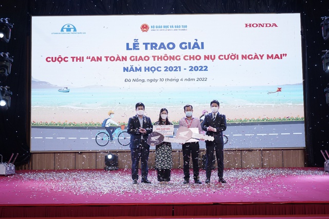 Lễ trao giải cuộc thi “ATGT cho nụ cười ngày mai” năm học 2021 - 2022 - Ảnh 3.