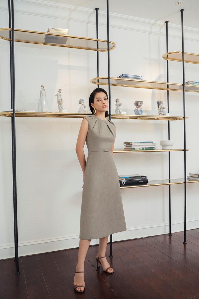 Hoa hậu Tiểu Vy thanh lịch với thời trang công sở của NTK Nguyễn Chí Nghĩa - Ảnh 2.