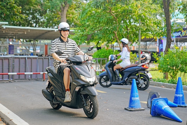 D&agrave;n hot face triệu view bất ngờ đổ bộ Janus Campus Tour - Ảnh 4.