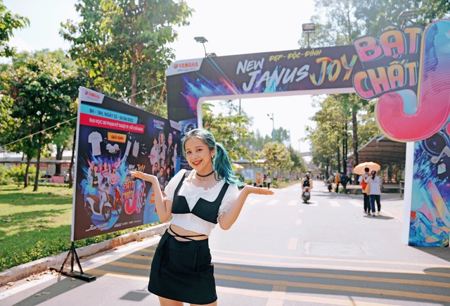 D&agrave;n hot face triệu view bất ngờ đổ bộ Janus Campus Tour - Ảnh 5.