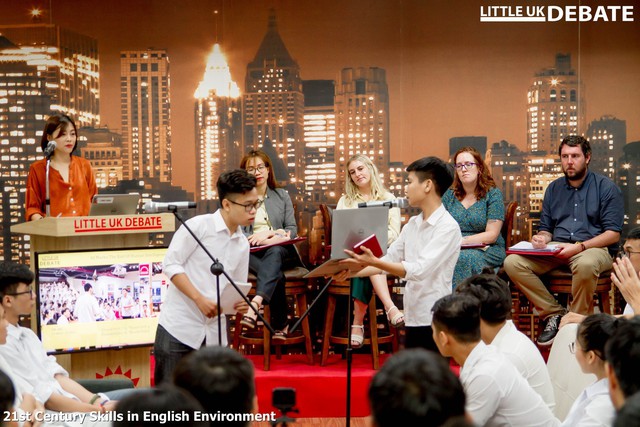 Loạt doanh nghiệp lớn đổ bộ ĐH FPT Hà Nội tuyển dụng nhân sự trong ngày hội việc làm “Career Fair” - Ảnh 1.