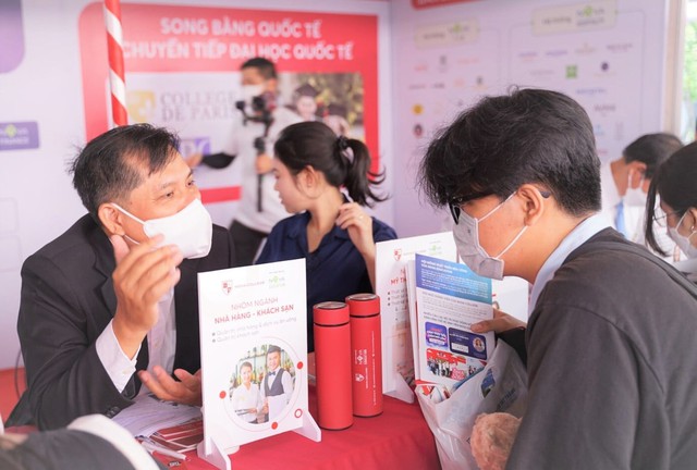 Nova College thu h&uacute;t h&agrave;ng ngh&igrave;n học sinh tại ng&agrave;y hội tư vấn tuyển sinh - Ảnh 1.
