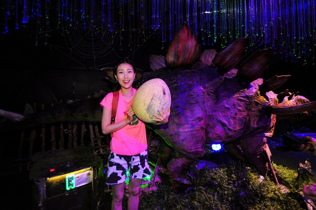 NÓNG! Bắt gặp Miss Grand Hong Kong Sen Yang ở một TTTM: Chơi bowling lầy lội hết nấc, thả dáng cực “tấu hài” với dàn khủng long xịn xò - Ảnh 4.