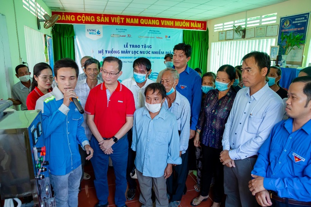 Keppel Land presents a system of saline water purifiers to people in Ben Tre province - Photo 4.