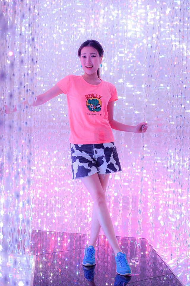 NÓNG! Bắt gặp Miss Grand Hong Kong Sen Yang ở một TTTM: Chơi bowling lầy lội hết nấc, thả dáng cực “tấu hài” với dàn khủng long xịn xò - Ảnh 8.
