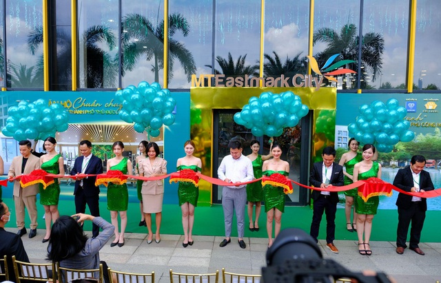 Khu phức hợp MT Eastmark City đón hàng ngàn lượt khách nhân dịp khai trương - Ảnh 1.