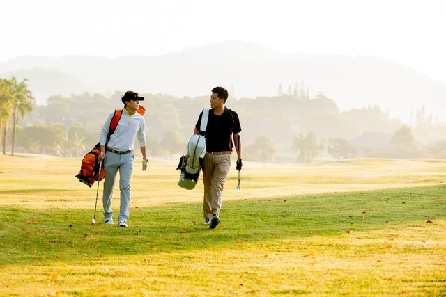 Golfer sở hữu thẻ visa cao cấp ABBANK được hưởng ưu đãi hấp dẫn - Ảnh 1.