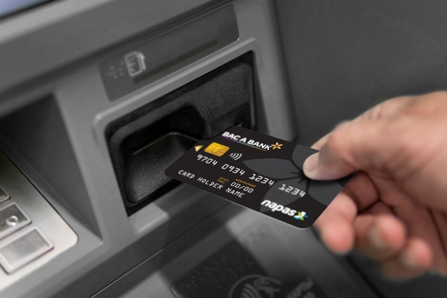 BAC A BANK miễn phí toàn bộ phí dịch vụ thẻ và ngân hàng điện tử - Ảnh 2.