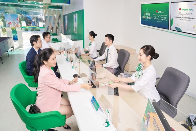 Các chi nhánh VPBank đồng loạt “thay áo mới” - Ảnh 7.