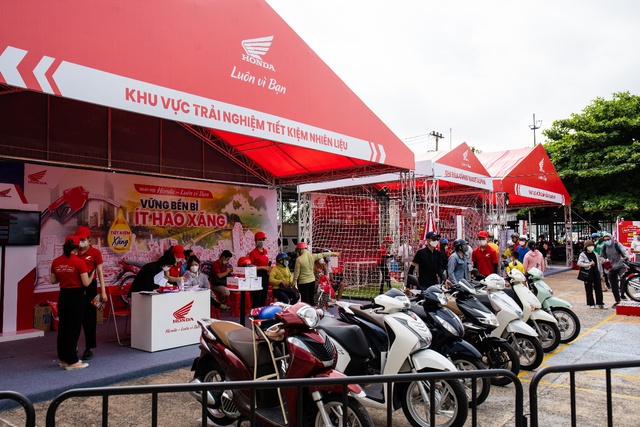 Honda Việt Nam chính thức triển khai chuỗi sự kiện tri ân khách hàng “Honda - Luôn vì Bạn 2022, Vững bền bỉ - Ít hao xăng” - Ảnh 2.