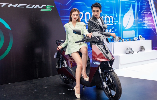VinFast Theon S - Classy smart electric motorbike for Vietnamese people - Photo 2.