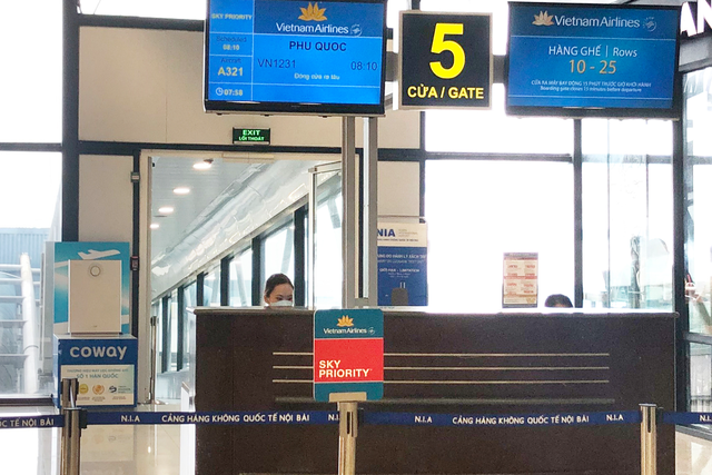 Coway Vina trao tặng 24 máy lọc không khí cho Sân bay Nội Bài - Ảnh 2.