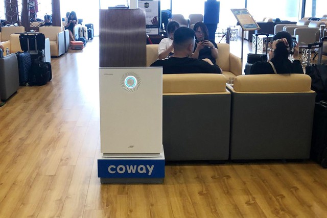 Coway Vina 在內排機場展示 24 台空氣淨化器 - 照片 3。
