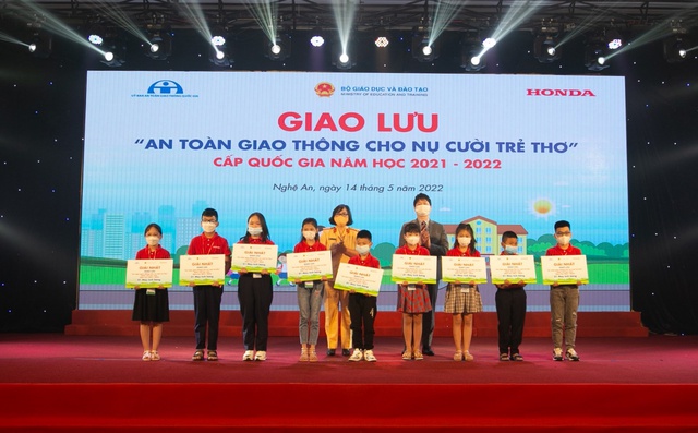 Lễ trao giải hội giao lưu “ATGT cho nụ cười trẻ thơ” năm học 2021 - 2022 - Ảnh 2.