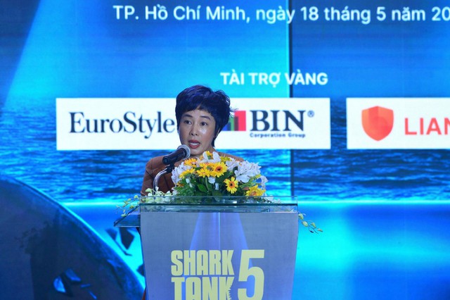 Old Cen Land with the entrepreneurial spirit at Shark Tank Vietnam season 5 - Photo 1.