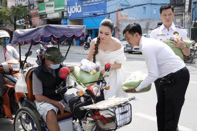 Hoa hậu Bùi Thị Hà mừng sinh nhật cùng 500 bà con có hoàn cảnh khó khăn - Ảnh 1.