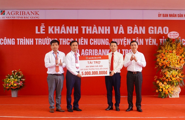 Agribank bàn giao công trình trường học 05 tỷ đồng tại Bắc Giang - Ảnh 1.
