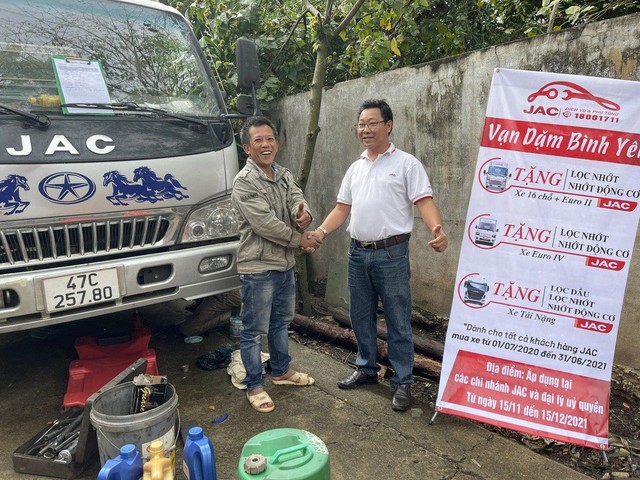 JAC Việt Nam đồng hành cùng tài xế xe tải vượt khó khăn - Ảnh 2.