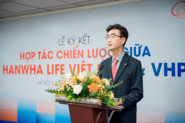 Hanwha Life Vietnam cooperates with VHP to distribute life insurance - Photo 1.