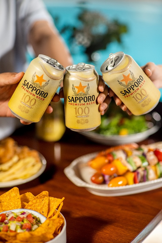 Nâng tầm cuộc vui với ngoại hình Sapporo Premium Beer 100 - Ảnh 1.