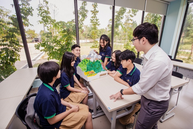 Hàng loạt trải nghiệm STEM cho giáo viên và học sinh tại Quy Nhơn - Ảnh 1.