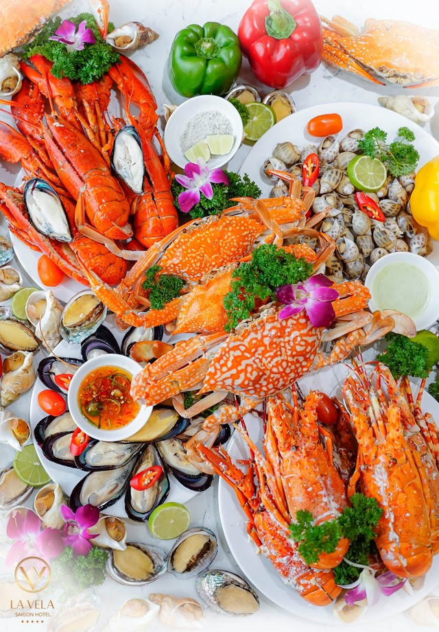 Nhà hàng buffet hải sản “sang xịn” ở Sài Gòn - tôm hùm, bào ngư, gan ngỗng, cua ghẹ và hải sản cao cấp - Ảnh 1.