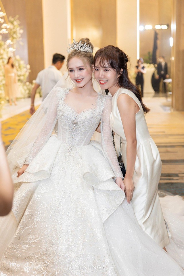 Váy cưới làm lễ limited HNLT244 - VÁY CƯỚI CAO CẤP LINH NGA BRIDAL