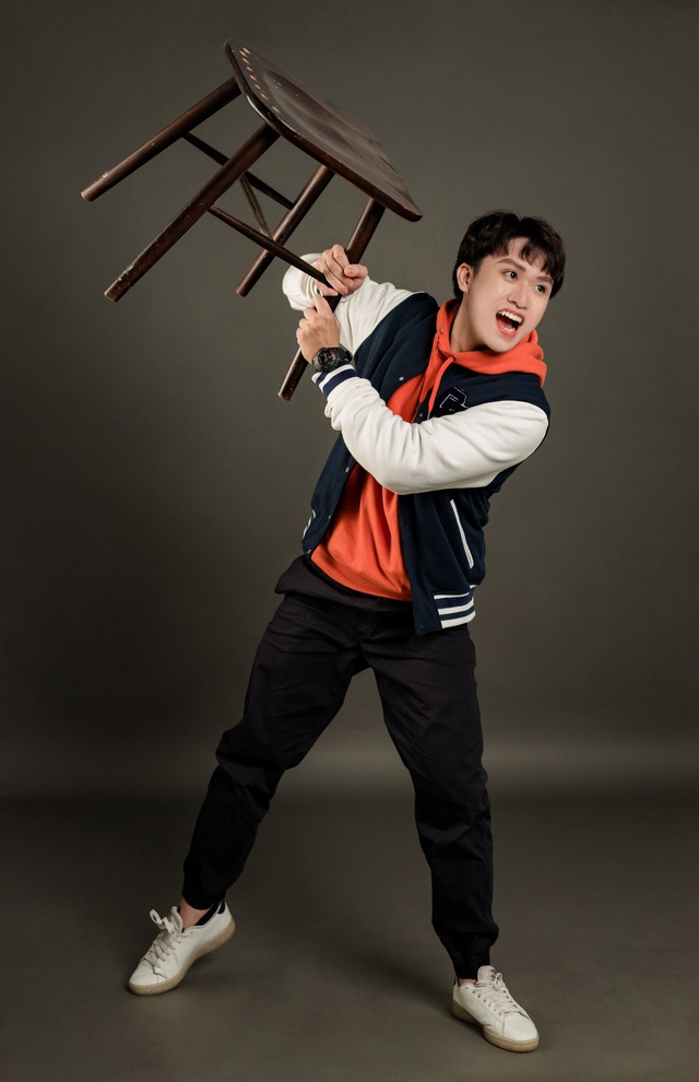 Simon Phan - Chàng hot TikToker lồng tiếng với chất giọng đặc biệt - Ảnh 2.