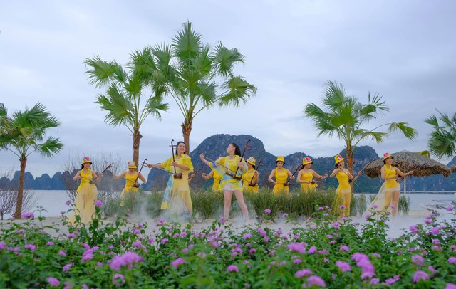 Cẩm Phả “bừng sáng” với Festival Áo dài Quảng Ninh 2022 tại Green Gragon City - Ảnh 2.
