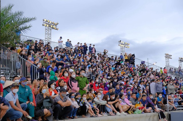 Cẩm Phả “bừng sáng” với Festival Áo dài Quảng Ninh 2022 tại Green Gragon City - Ảnh 3.