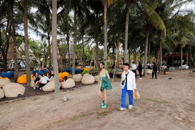 Nhà đầu tư săn nhà phố trong đô thị du lịch mới nổi Thanh Long Bay - Ảnh 1.