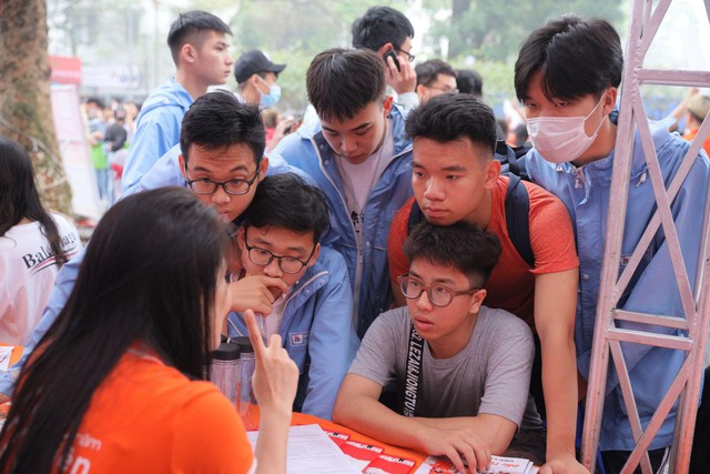 Gen Z lên lịch hẹn “nếm thử” đặc sản “học đỉnh - quậy siêu” của sinh viên Đại học FPT Hà Nội trong ngày hội tư vấn tuyển sinh 8/5/2022 - Ảnh 2.