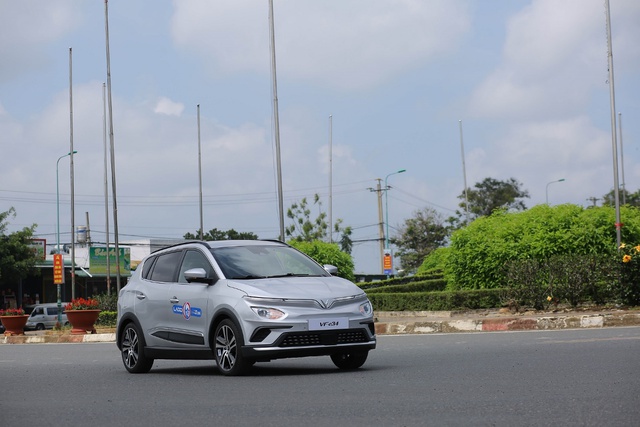 Electric taxi - A big turning point in the service car industry in Vietnam - Photo 2.