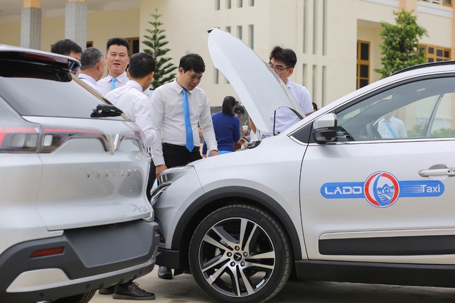 Electric taxi - A big turning point in the service car industry in Vietnam - Photo 3.