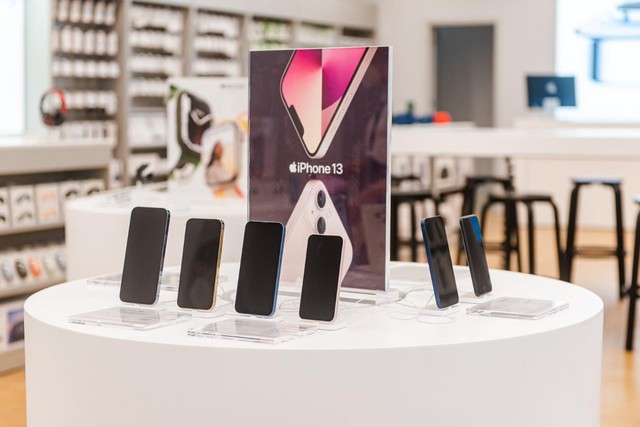 Big sale siêu khủng: TopZone bán iPhone 13 chỉ nửa giá, loạt sản phẩm Apple giảm mạnh đến 20% - Ảnh 3.