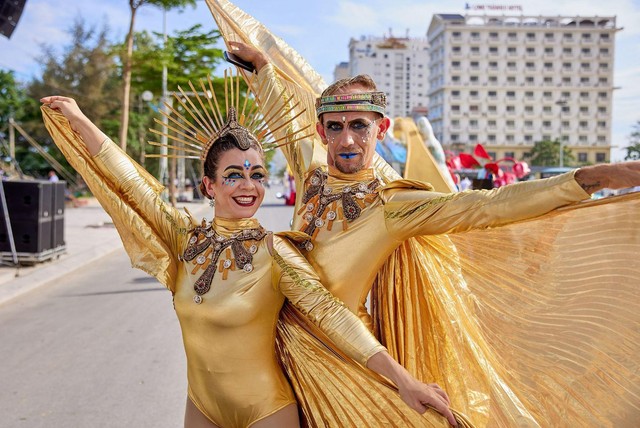 Rực rỡ sắc màu tại Lễ hội Carnival Sầm Sơn 2022 - Ảnh 3.