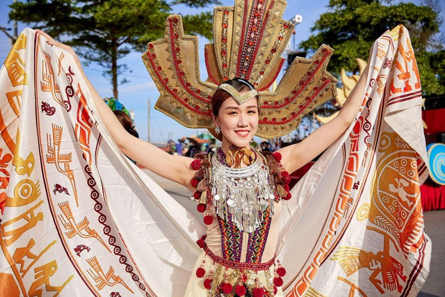 Rực rỡ sắc màu tại Lễ hội Carnival Sầm Sơn 2022 - Ảnh 4.