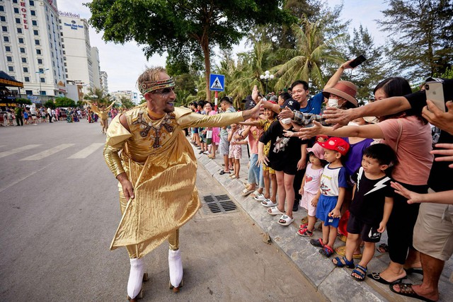 Rực rỡ sắc màu tại Lễ hội Carnival Sầm Sơn 2022 - Ảnh 5.
