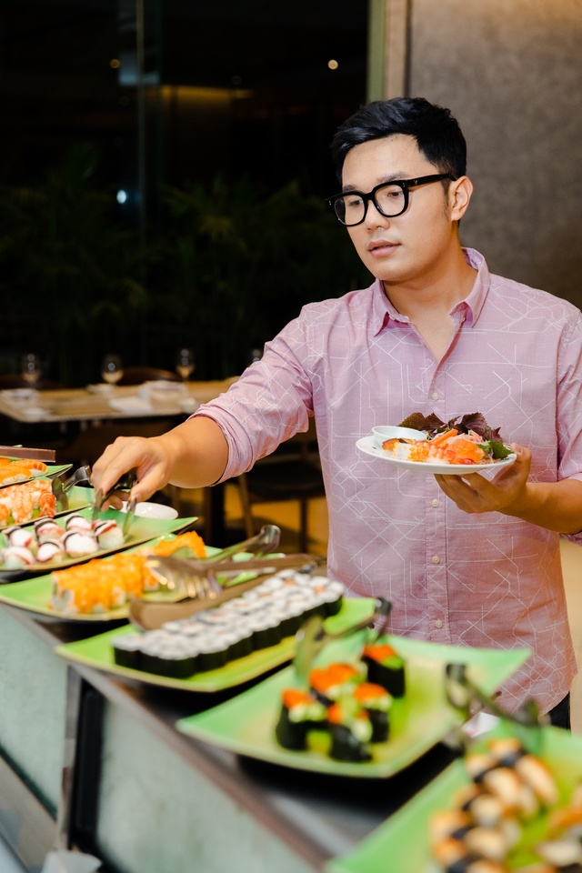 Dàn sao Food-reviewer “đổ bộ” tiệc Seafood Buffet tại Hyatt Regency West Hà Nội - Ảnh 3.