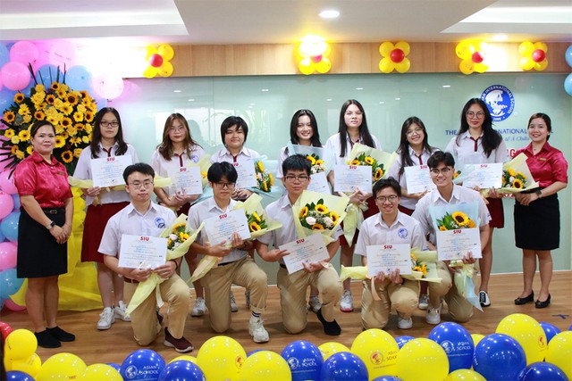 Hơn 94% học sinh Asian School miễn thi ngoại ngữ kỳ thi THPT - Ảnh 2.